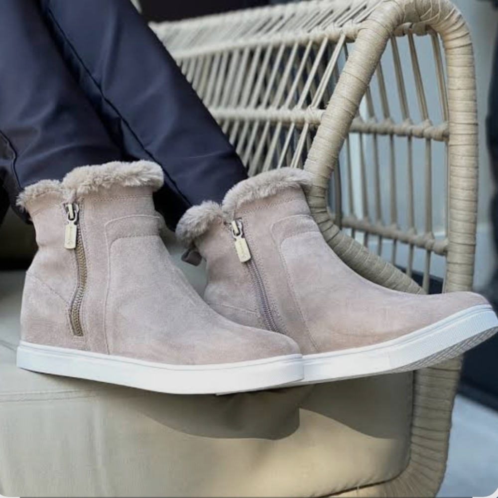 Blondo Glade Mushroom Suede, Faux Fur Lined, Waterproof, Comfort, Sneaker 9M